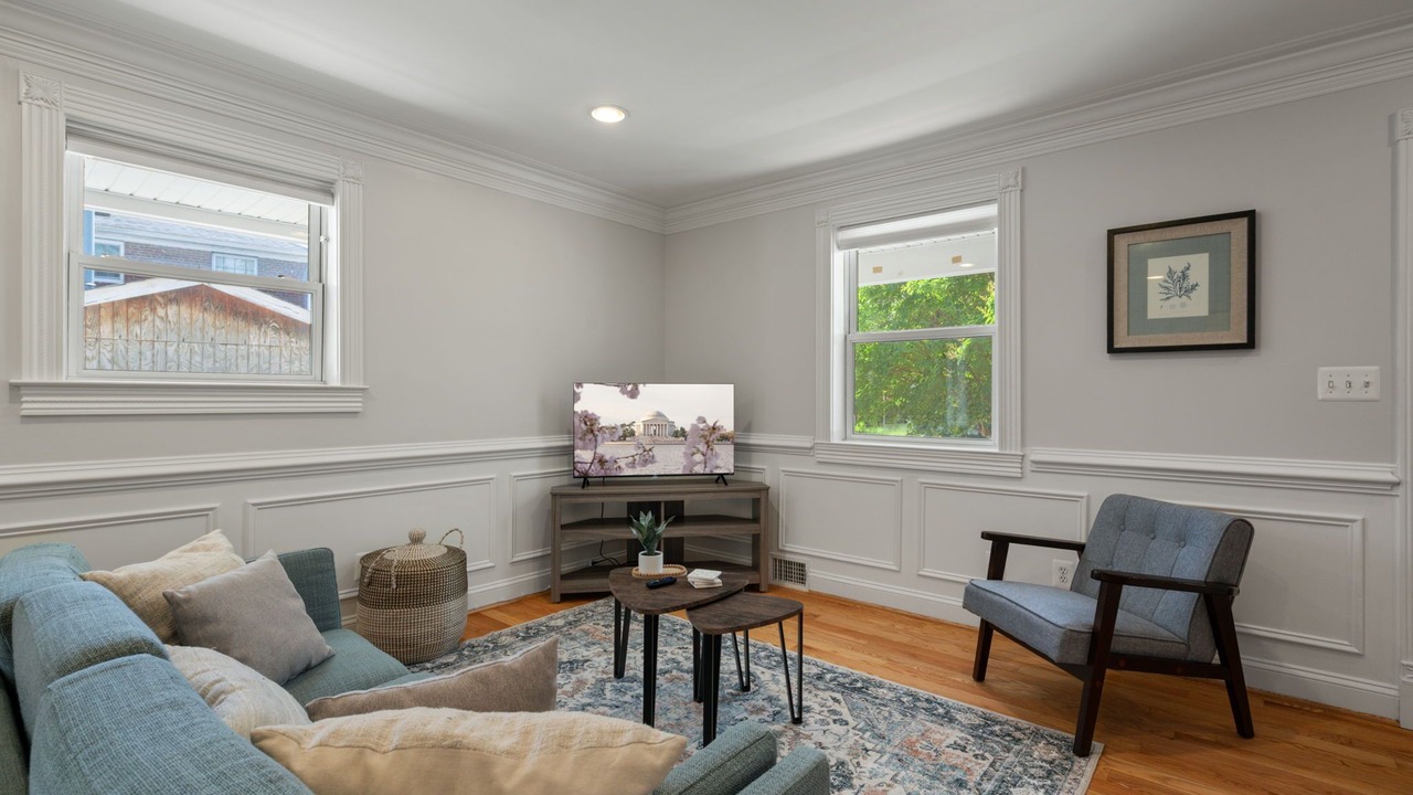 Photo of Livingroom in Potomac West