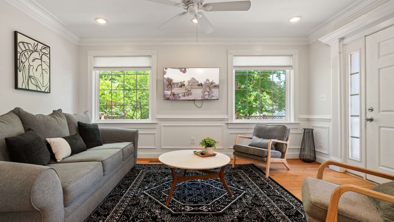 Photo of Livingroom in Potomac West