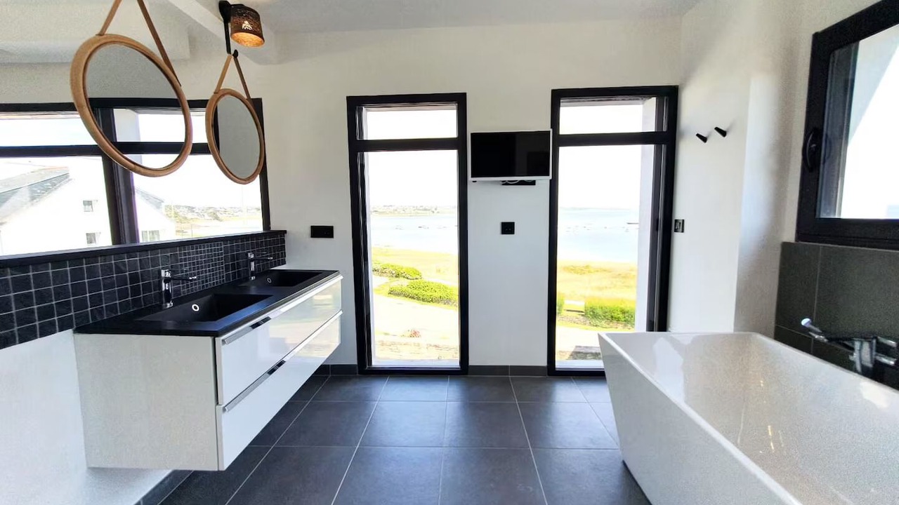 Photo of Bathroom in Esquibien