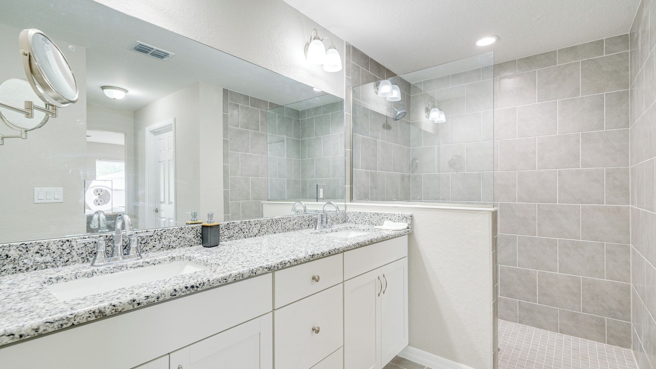 Photo of Bathroom in Candler
