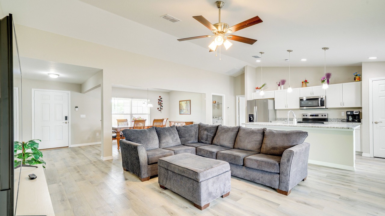 Photo of Livingroom in Candler