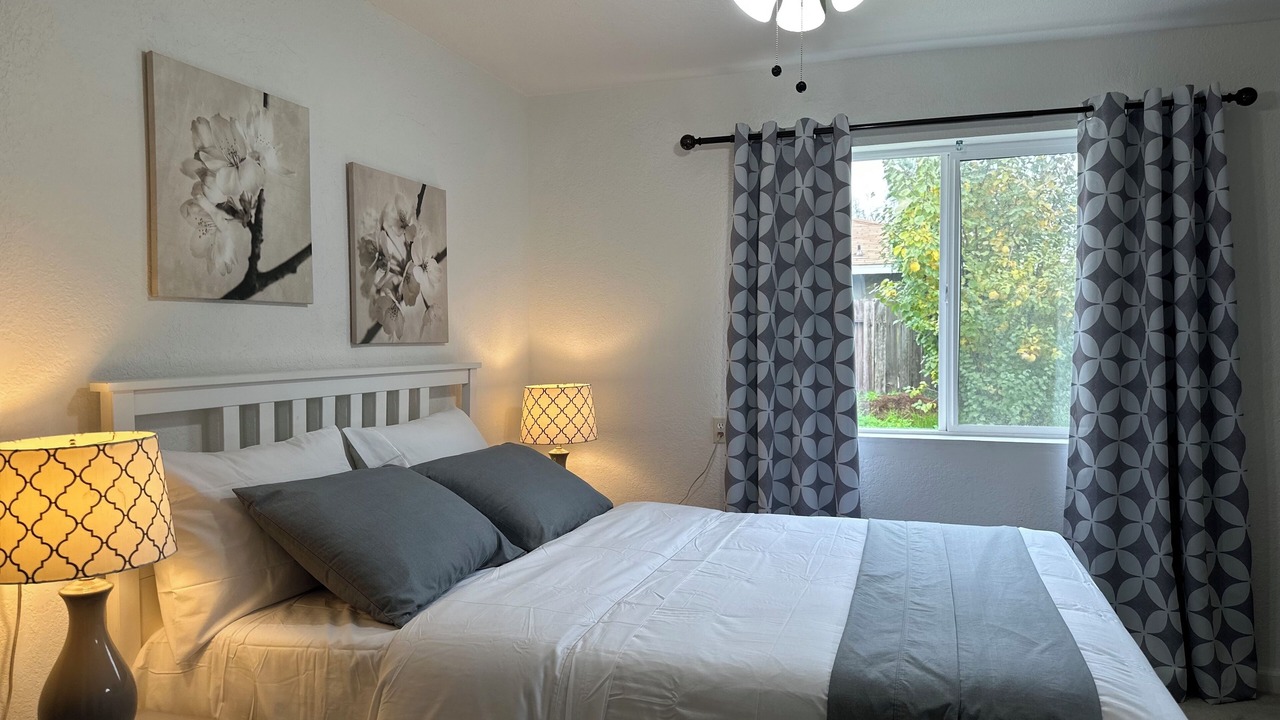 Photo of Bedroom in Arden-Arcade