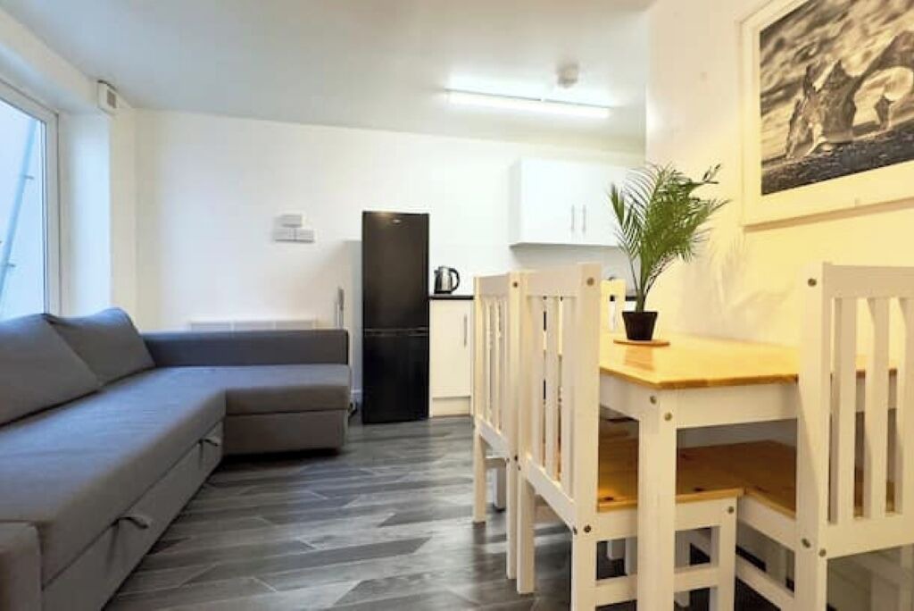 Photo of Livingroom in Golborne