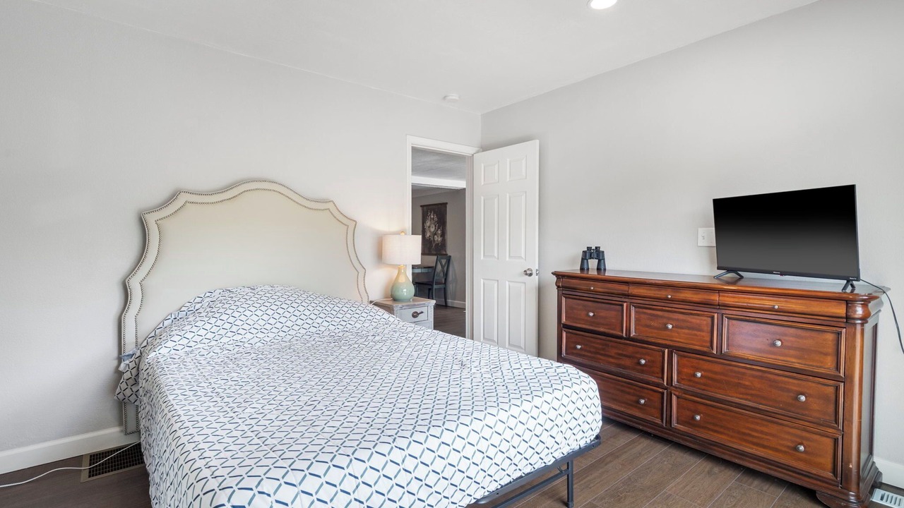 Photo of Bedroom in Rockaway Beach