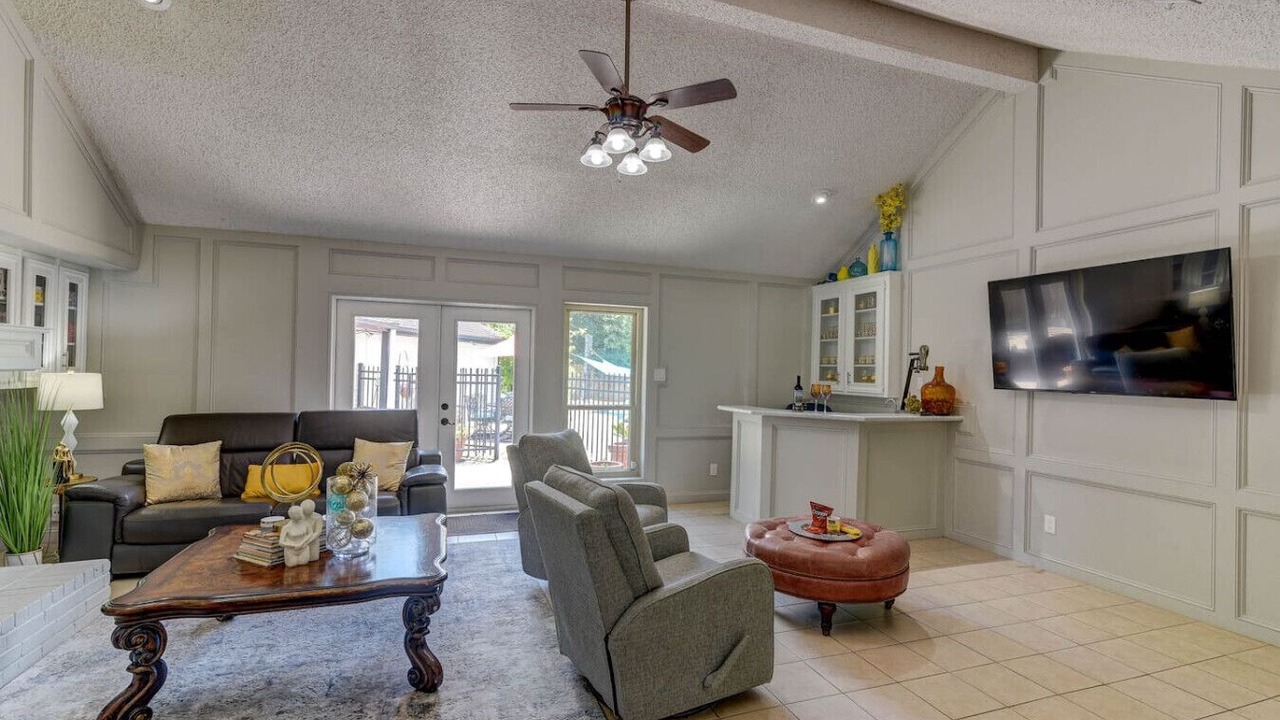 Photo of Livingroom in Friendswood
