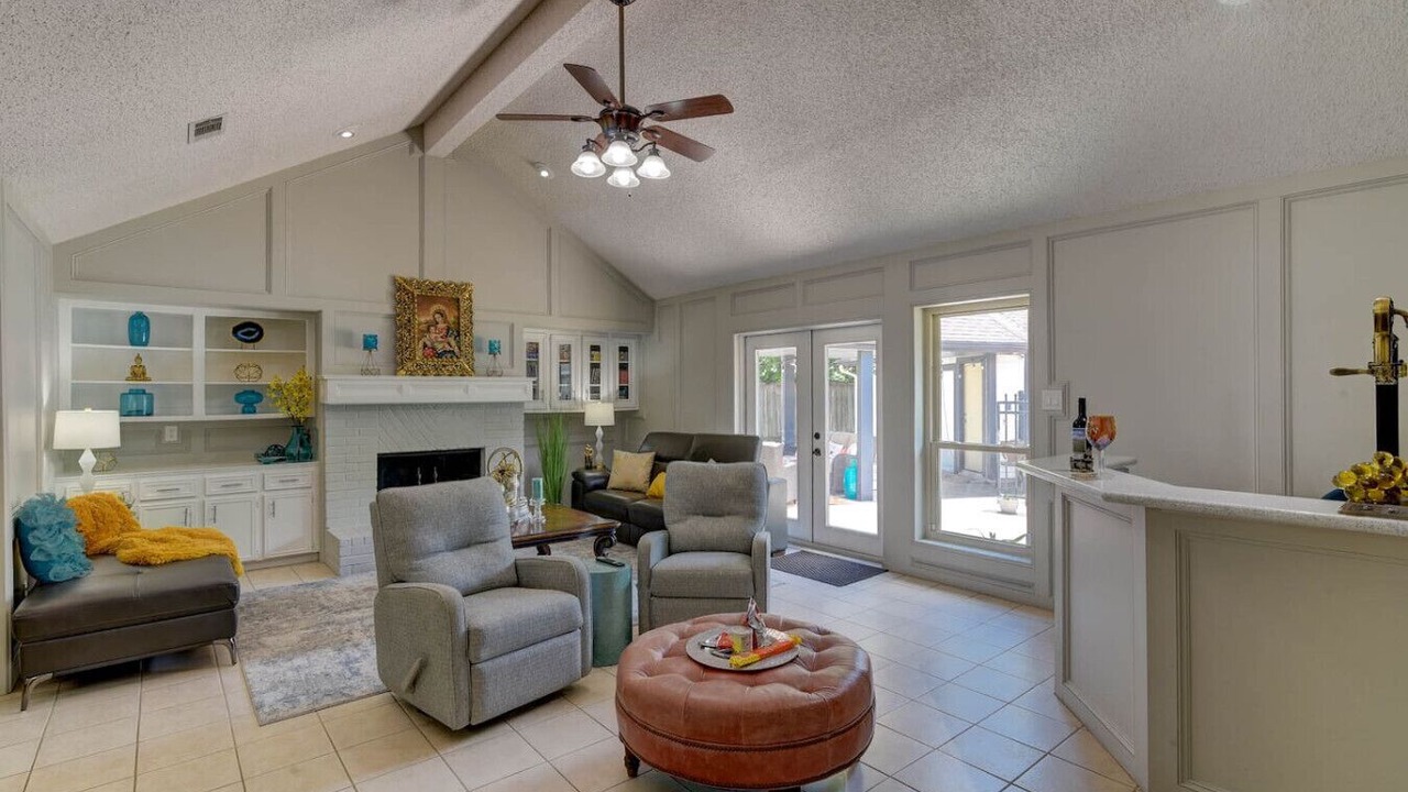 Photo of Livingroom in Friendswood