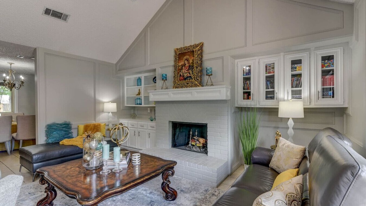 Photo of Livingroom in Friendswood
