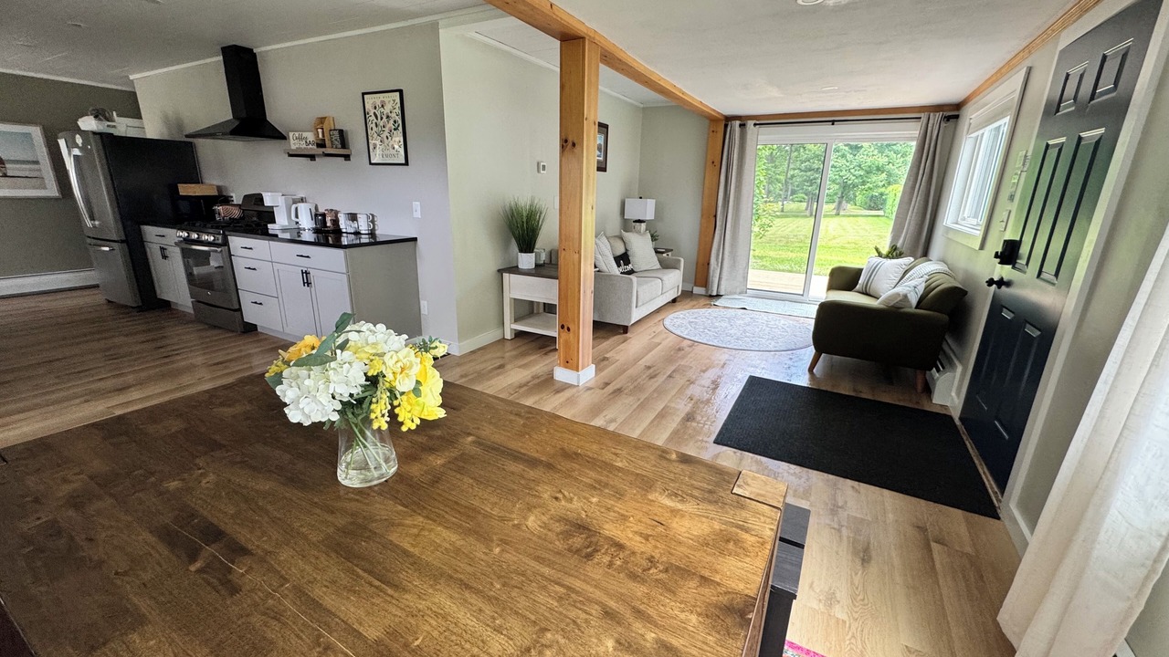 Photo of Livingroom in Malletts Bay