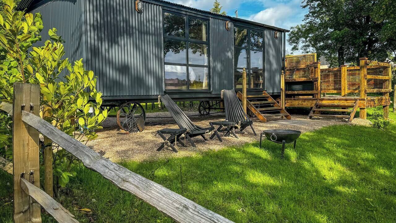 Photo of Others in Lupton