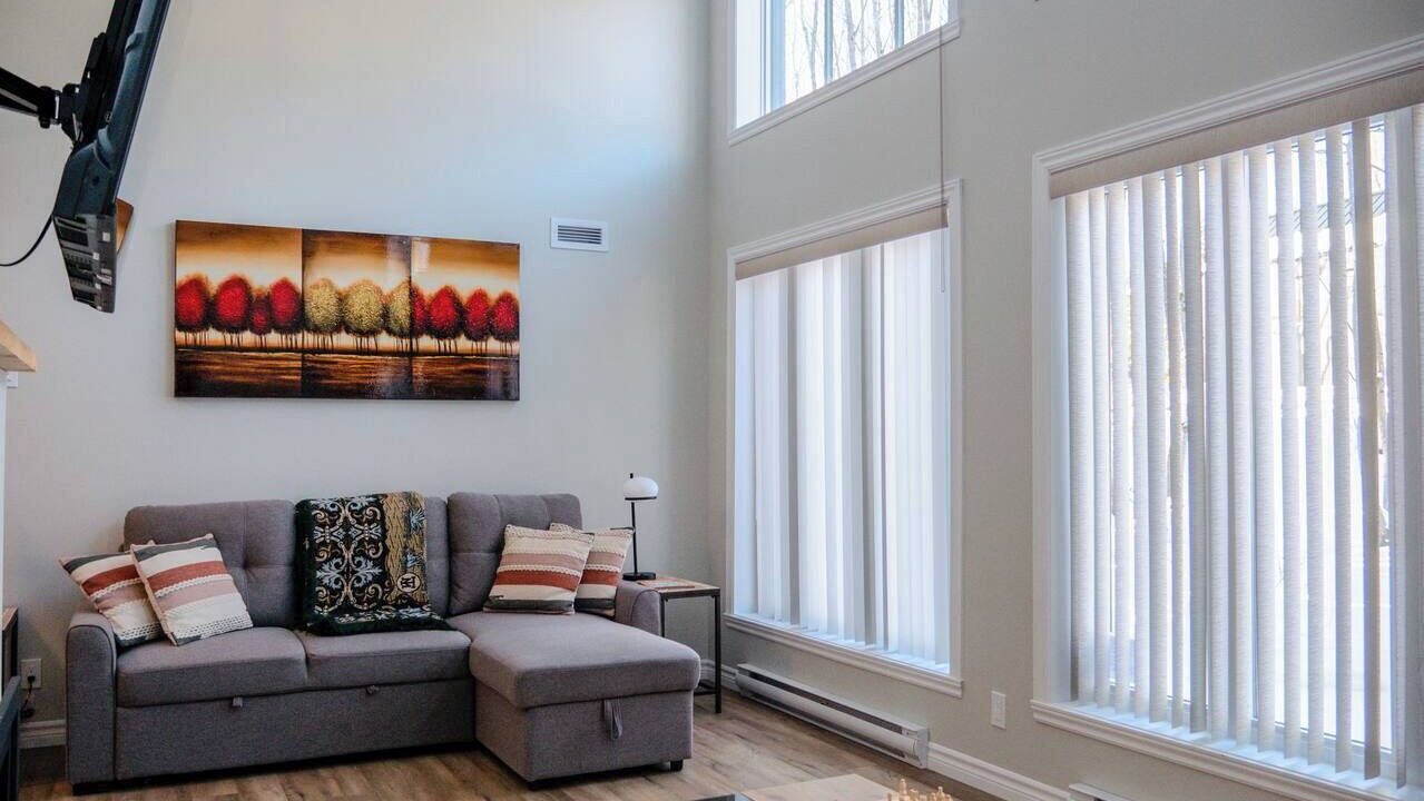 Photo of Bedroom in Adstock