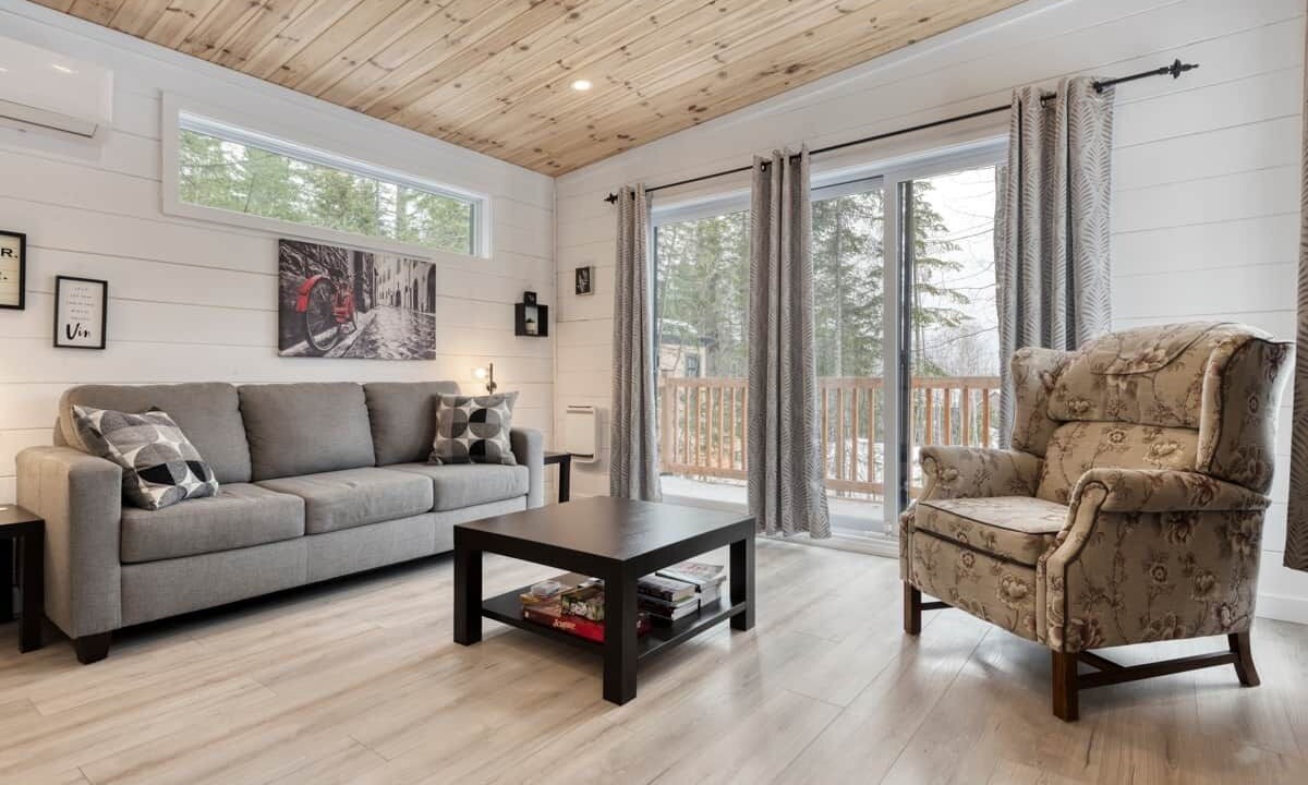 Photo of Bedroom in Adstock