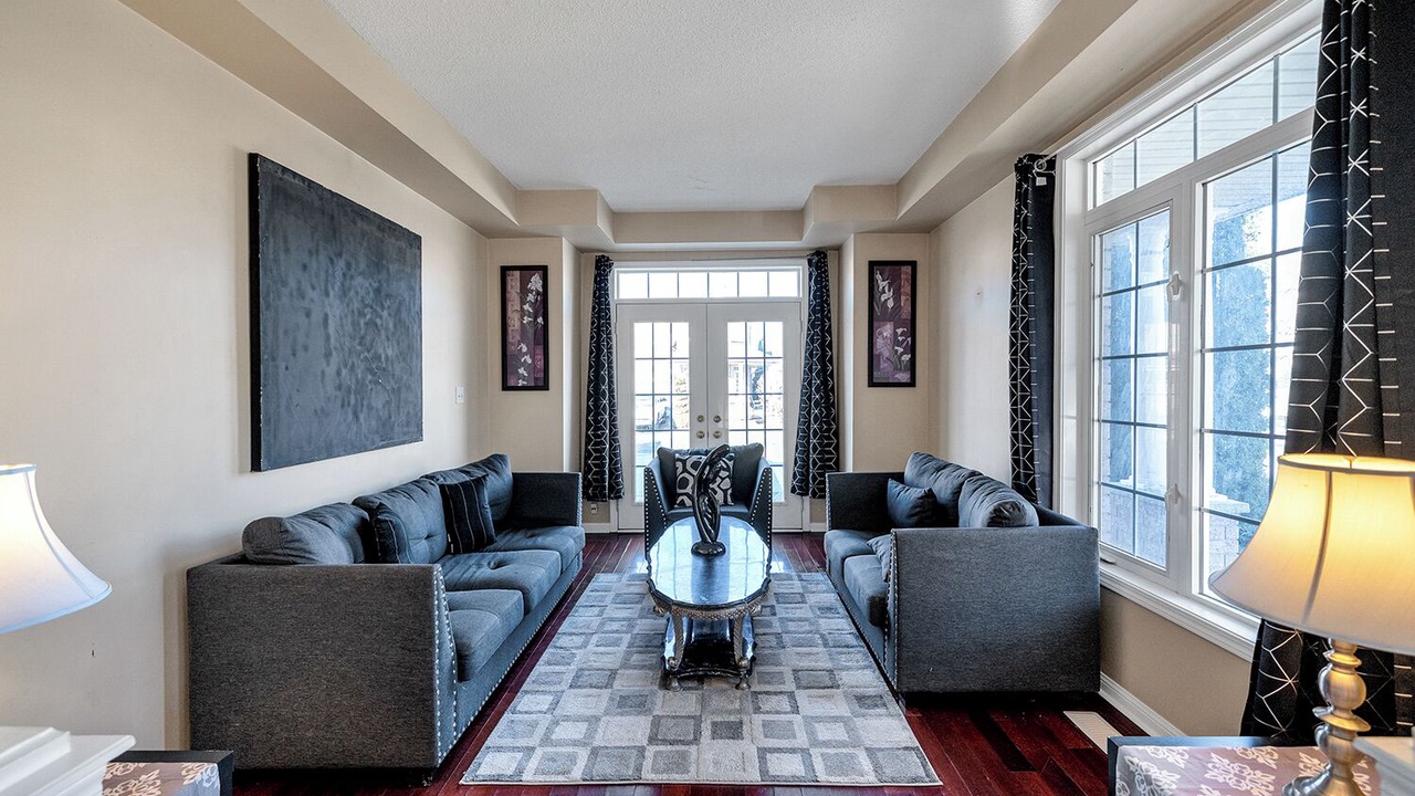 Photo of Livingroom in Ajax