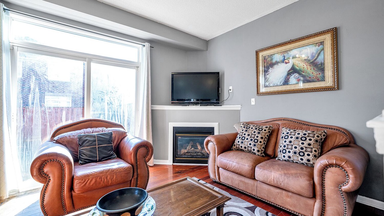 Photo of Livingroom in Ajax