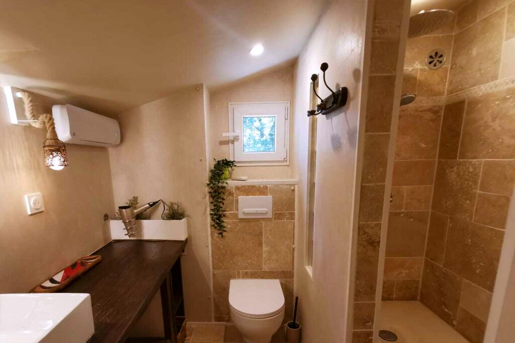 Photo of Bathroom in Favas