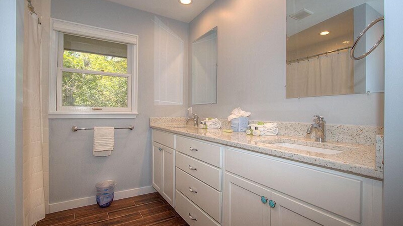 Photo of Bathroom in Beach Lagoon