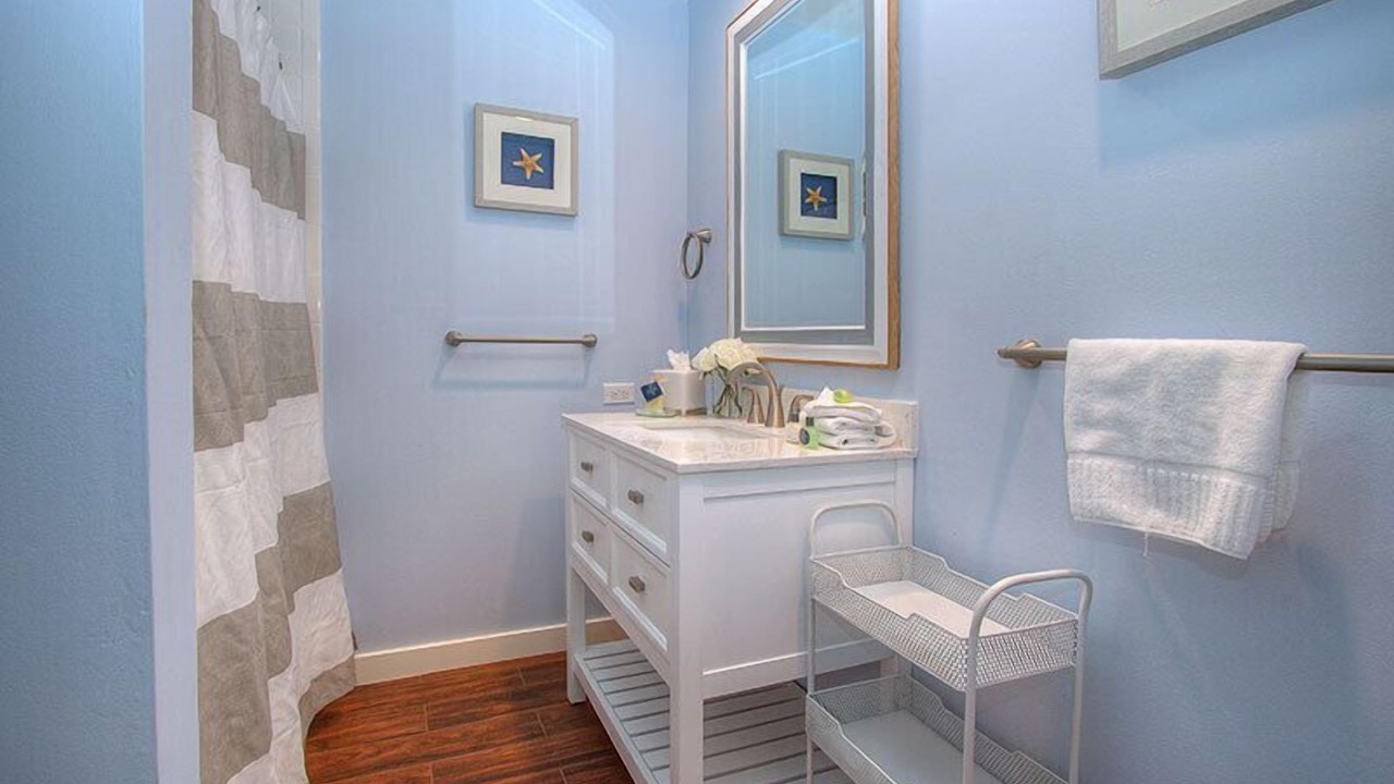 Photo of Bathroom in Beach Lagoon