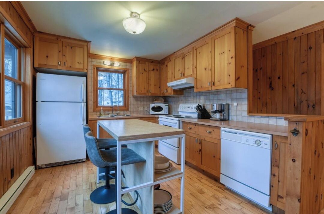 Photo of Kitchen in Les Pays-d'en-Haut Regional County Municipality