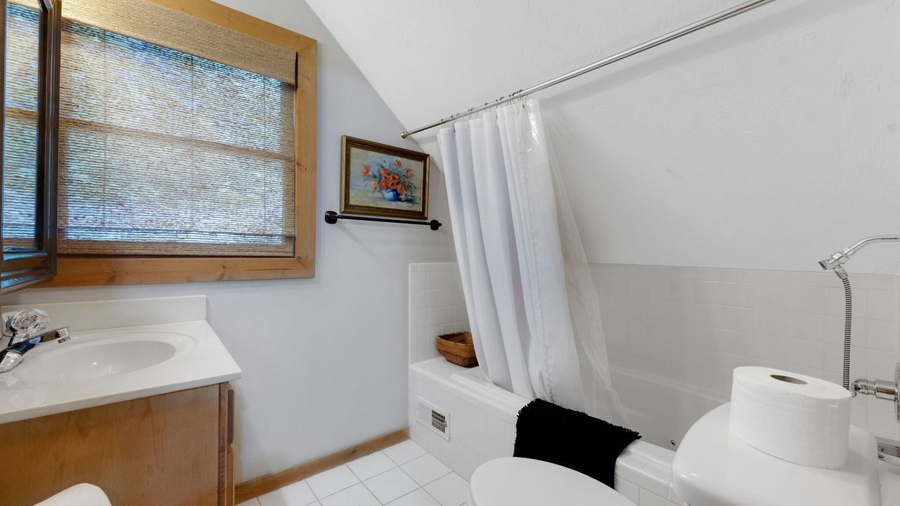 Photo of Bathroom in McCaysville