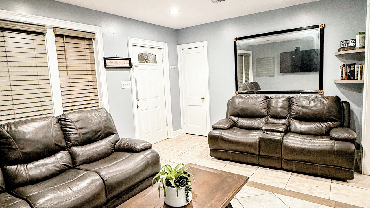 Photo of Livingroom in Kenner - Louis Armstrong International Airport