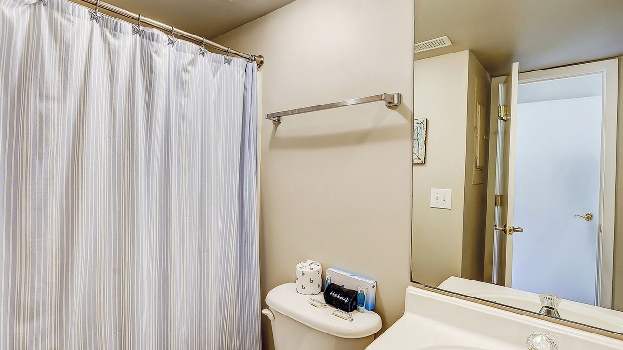 Photo of Bathroom in Night Heron