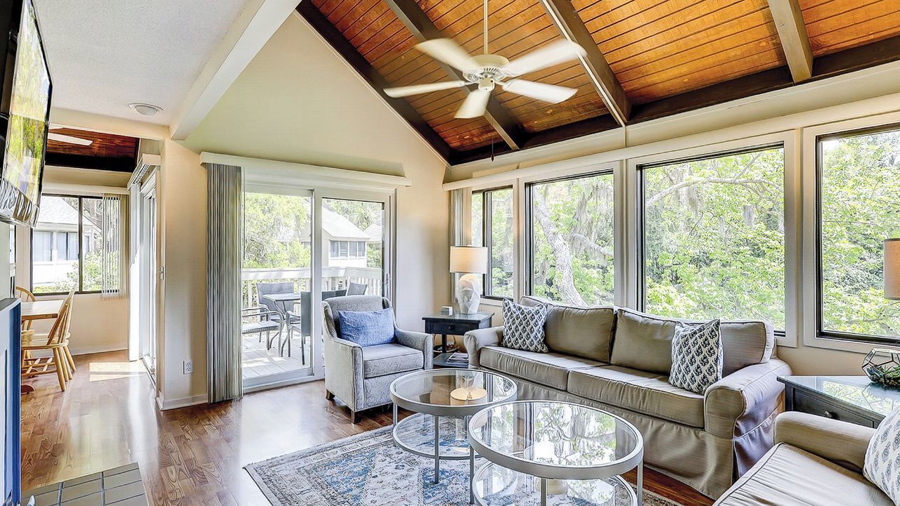 Photo of Livingroom in Night Heron