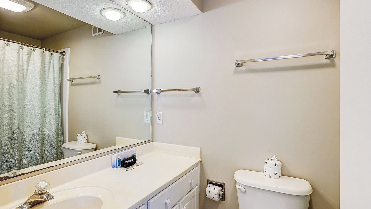 Photo of Bathroom in Night Heron