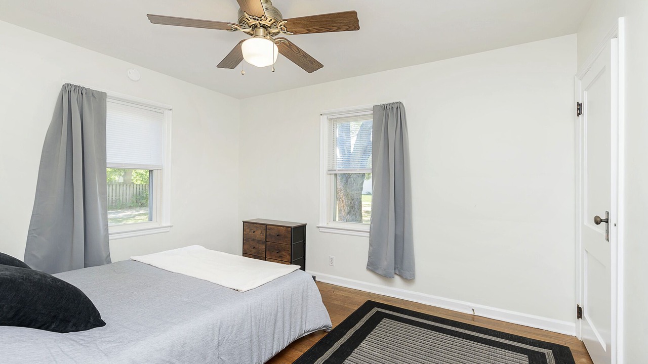 Photo of Bedroom in Speedway