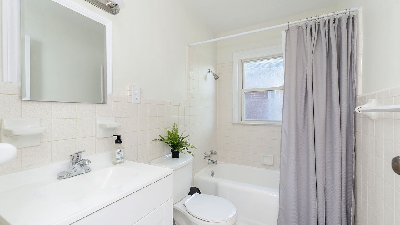 Photo of Bathroom in Speedway