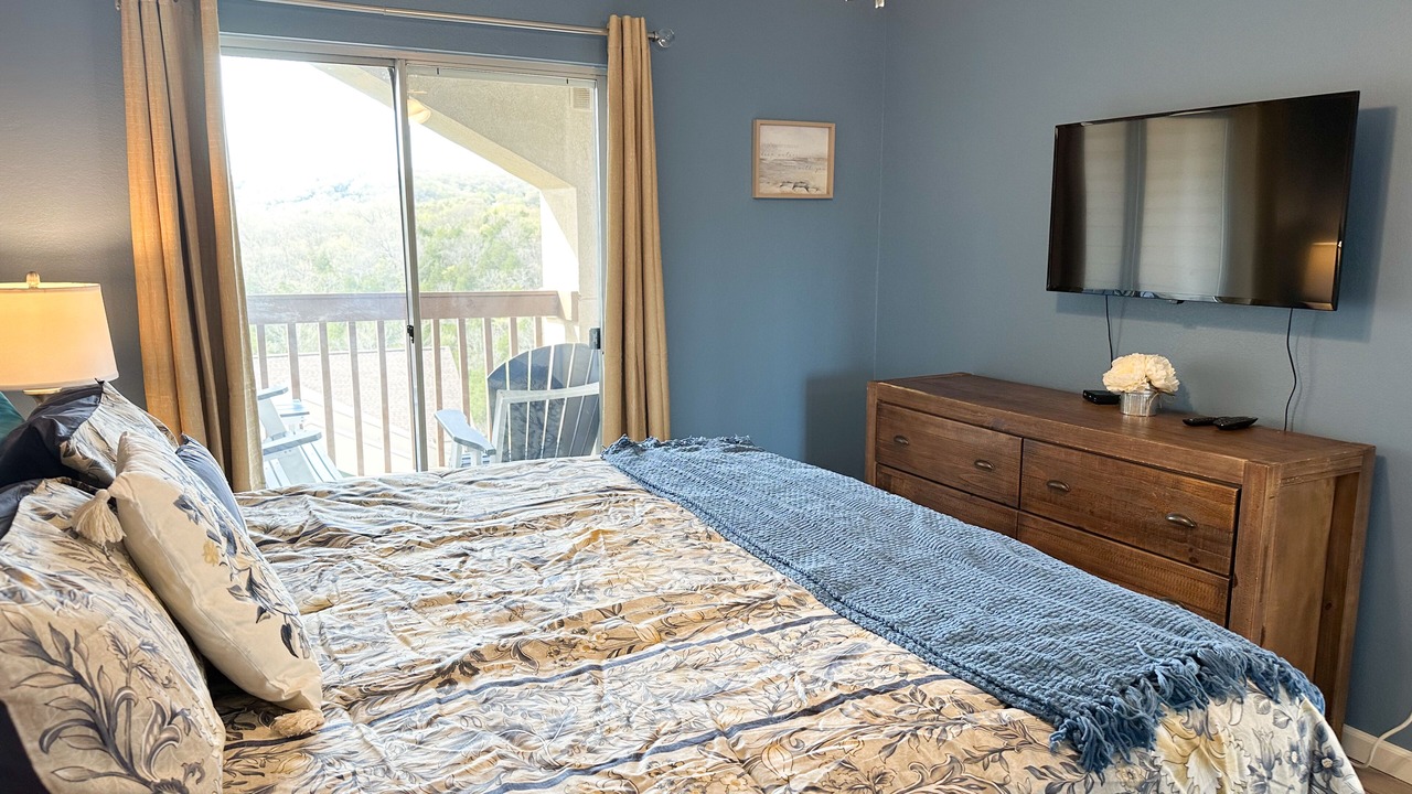 Photo of Bedroom in Reeds Spring