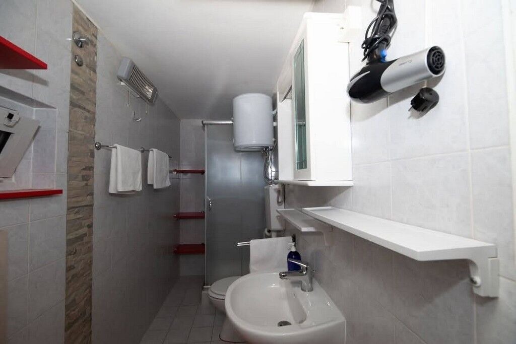 Photo of Bathroom in Lic