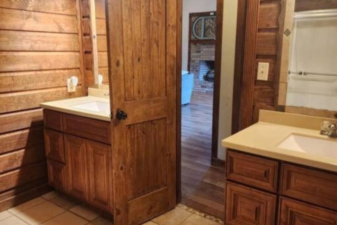 Photo of Bathroom in Deweyville