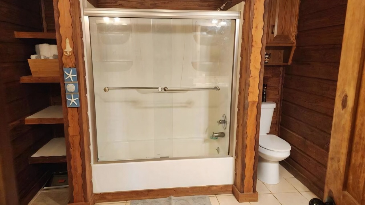 Photo of Bathroom in Deweyville