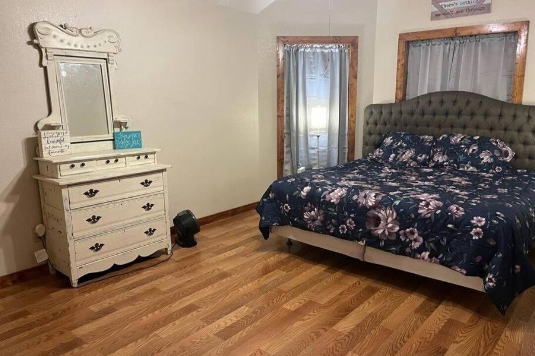 Photo of Bedroom in Deweyville