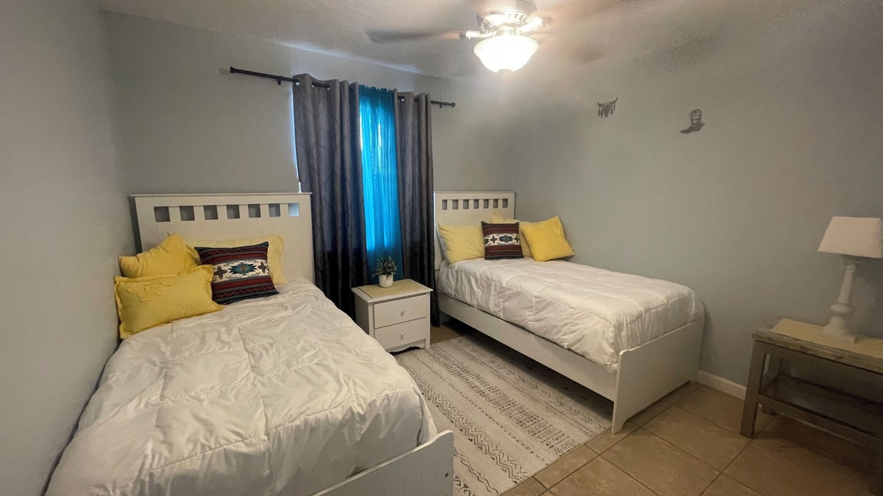 Photo of Bedroom in Groves Lincoln Park