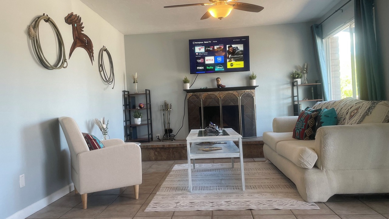 Photo of Livingroom in Groves Lincoln Park