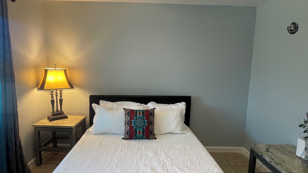 Photo of Bedroom in Groves Lincoln Park