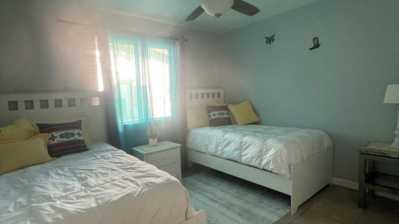 Photo of Bedroom in Groves Lincoln Park