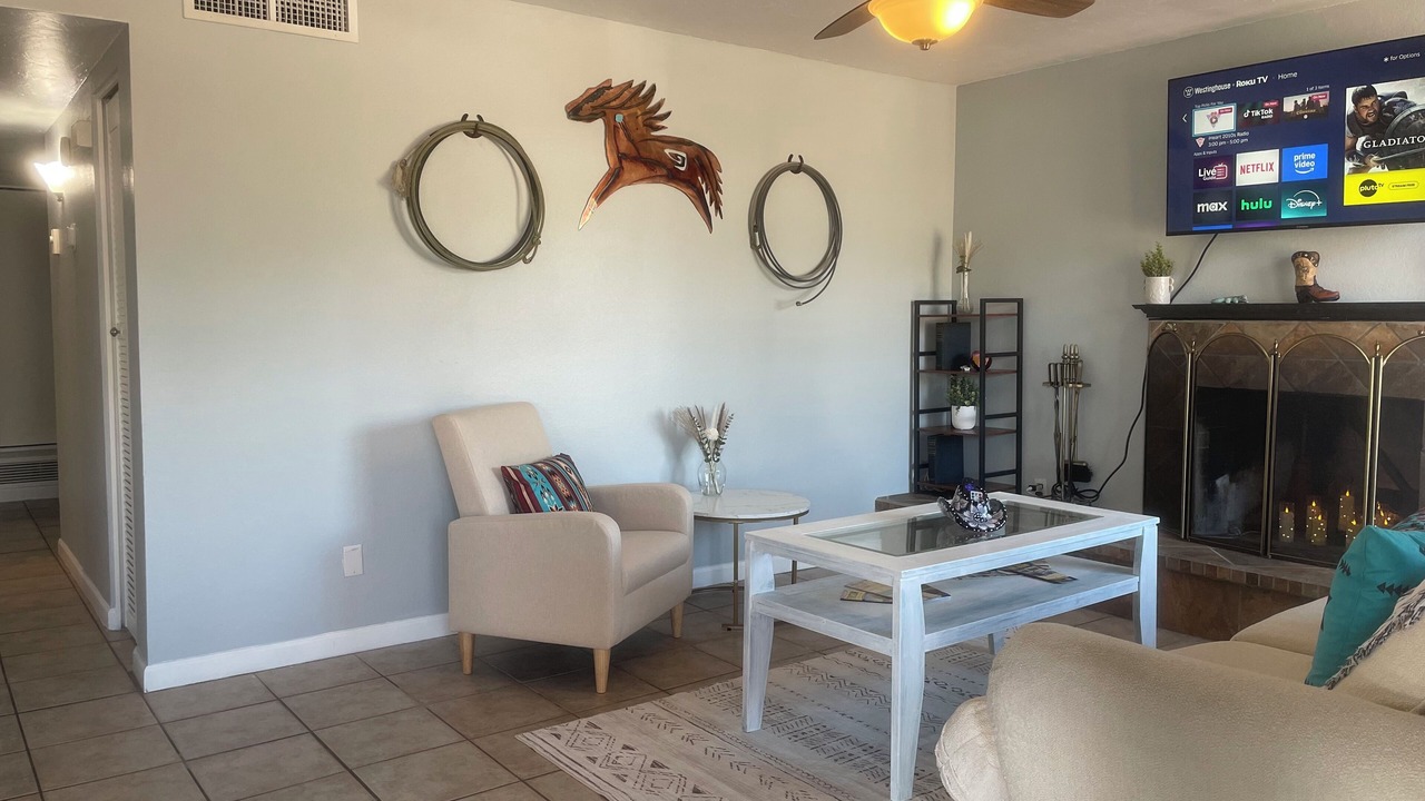 Photo of Livingroom in Groves Lincoln Park