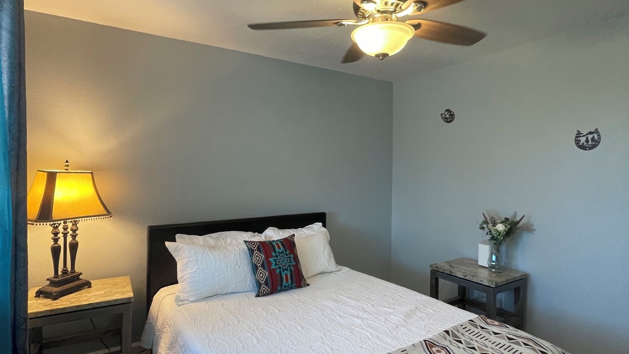 Photo of Bedroom in Groves Lincoln Park