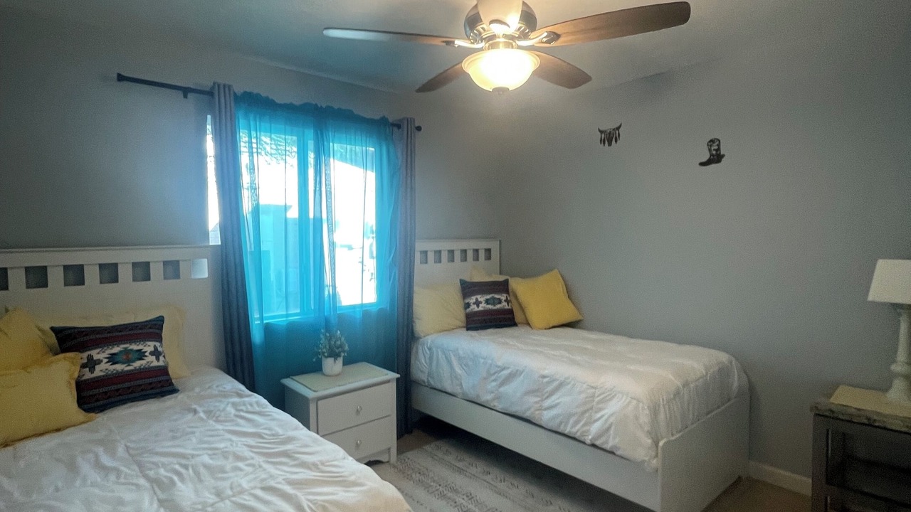 Photo of Bedroom in Groves Lincoln Park