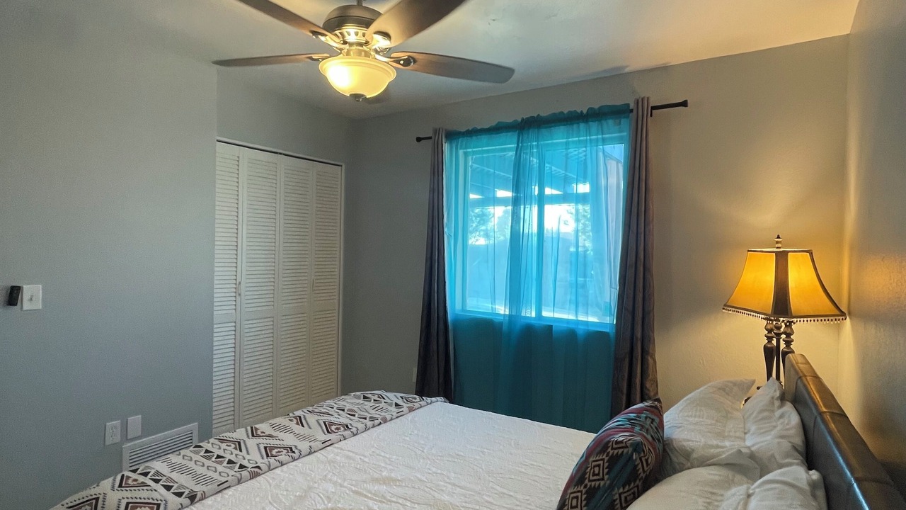 Photo of Bedroom in Groves Lincoln Park