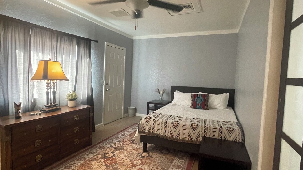 Photo of Bedroom in Groves Lincoln Park