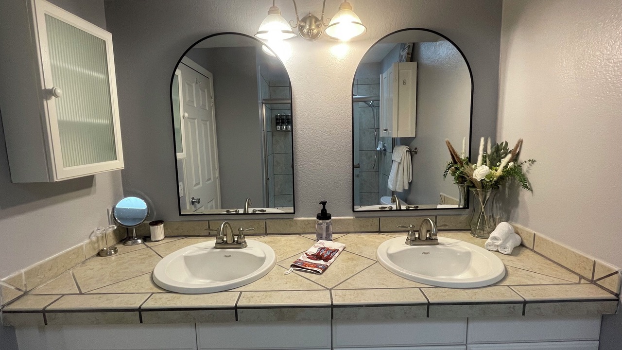 Photo of Bathroom in Groves Lincoln Park