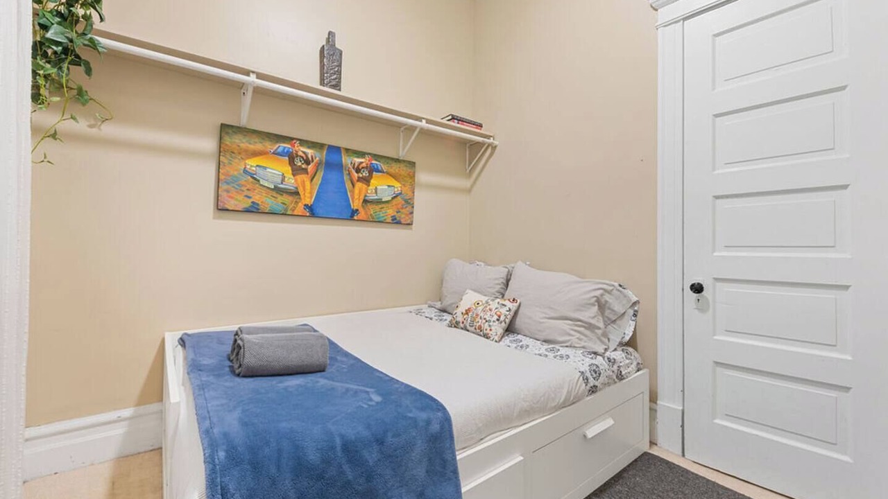 Photo of Bedroom in Near North Side