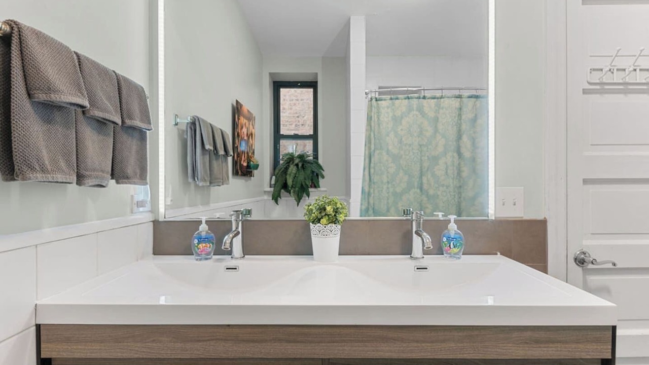 Photo of Bathroom in Near North Side