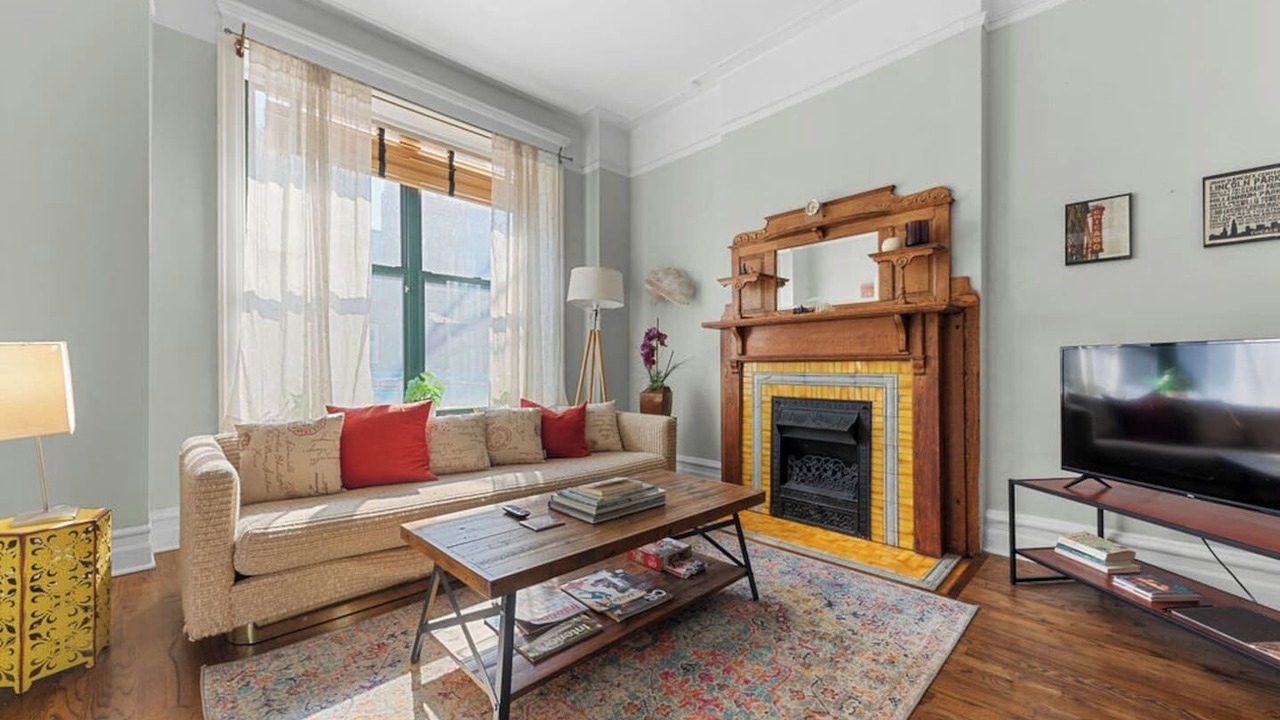 Photo of Livingroom in Near North Side