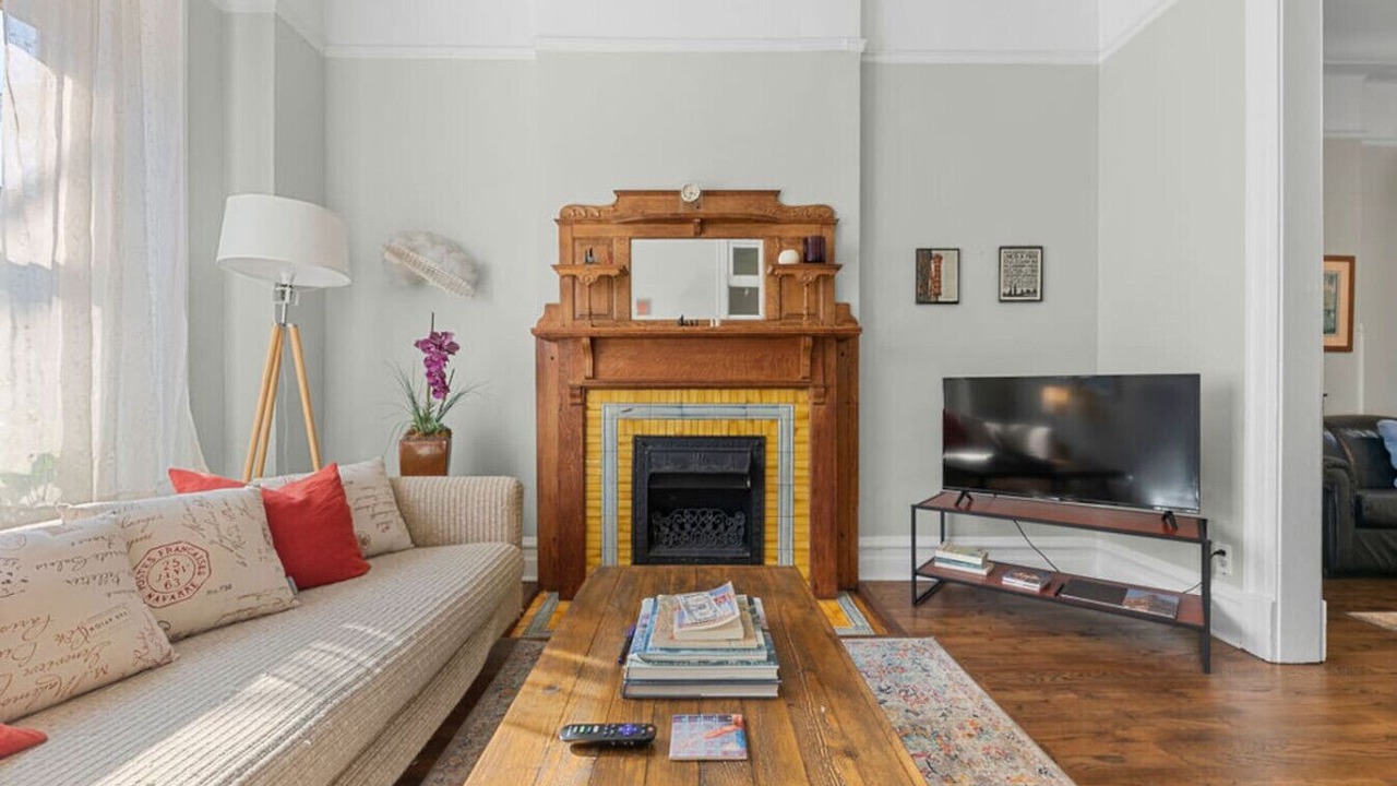 Photo of Livingroom in Near North Side