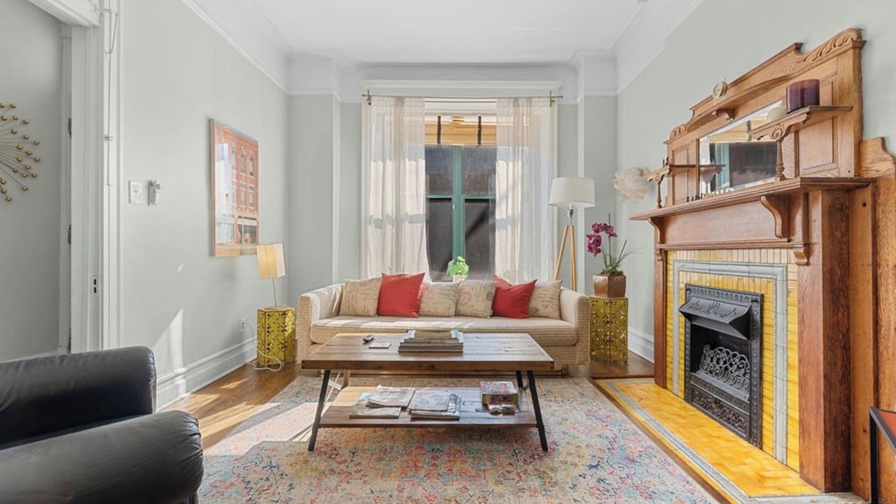 Photo of Livingroom in Near North Side