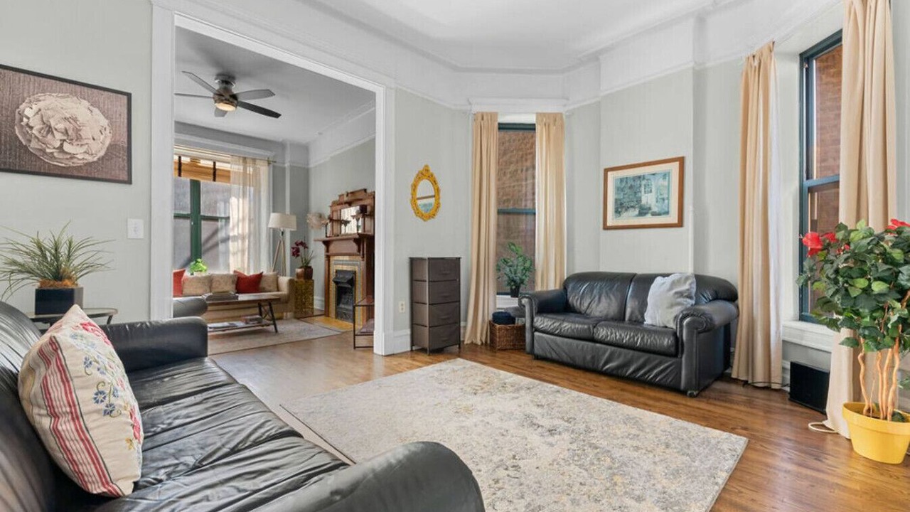 Photo of Livingroom in Near North Side