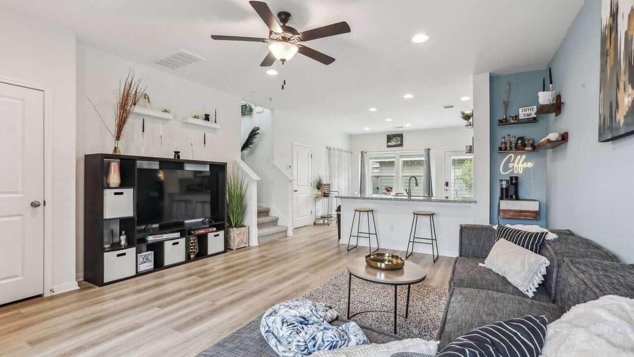 Photo of Livingroom in Pflugerville